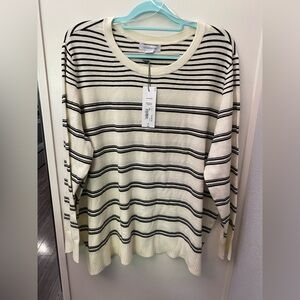 Liz Claiborne Black and Cream Crew Neck Sweater